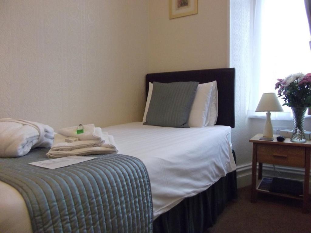 Holmlea Guest House Exclusively For Adults ウィンダミア エクステリア 写真