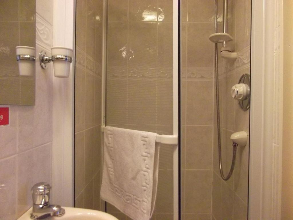 Holmlea Guest House Exclusively For Adults ウィンダミア エクステリア 写真