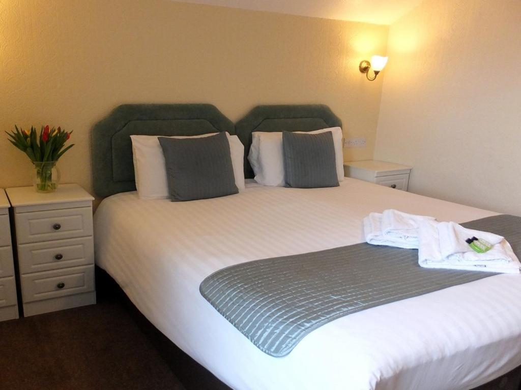 Holmlea Guest House Exclusively For Adults ウィンダミア エクステリア 写真