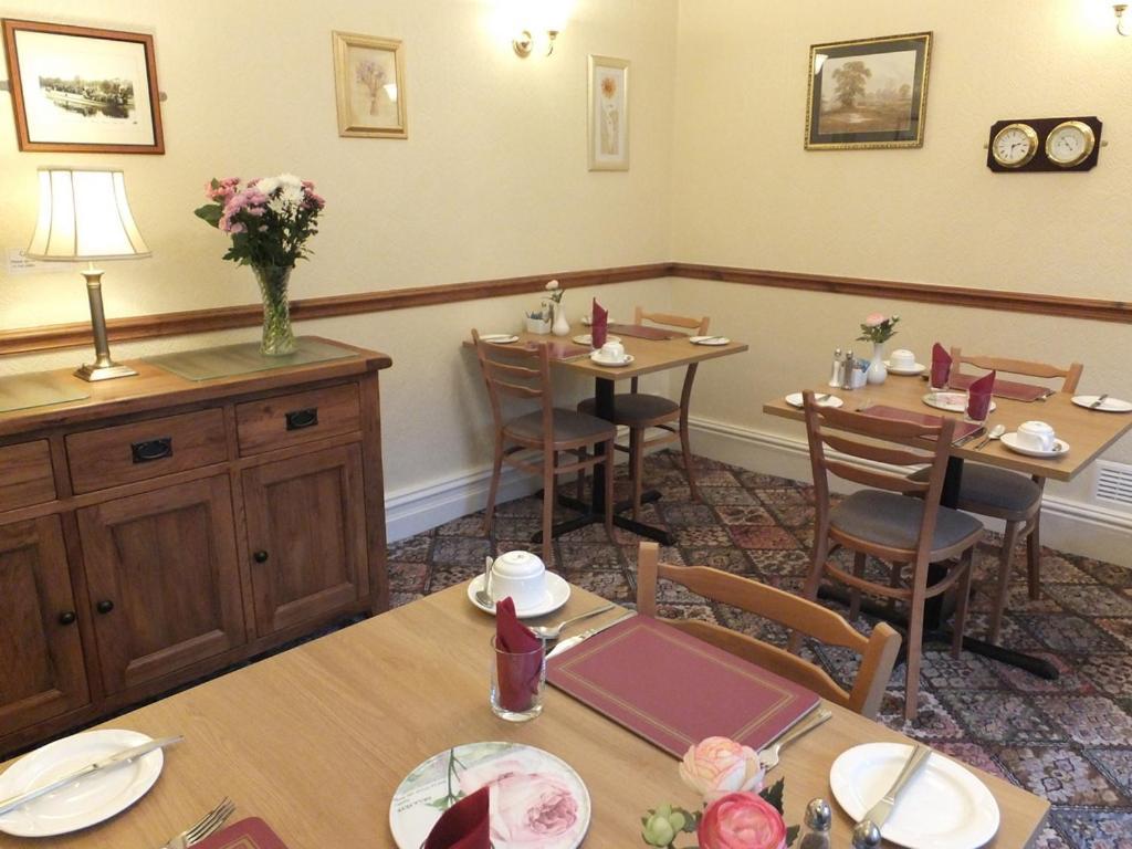 Holmlea Guest House Exclusively For Adults ウィンダミア エクステリア 写真