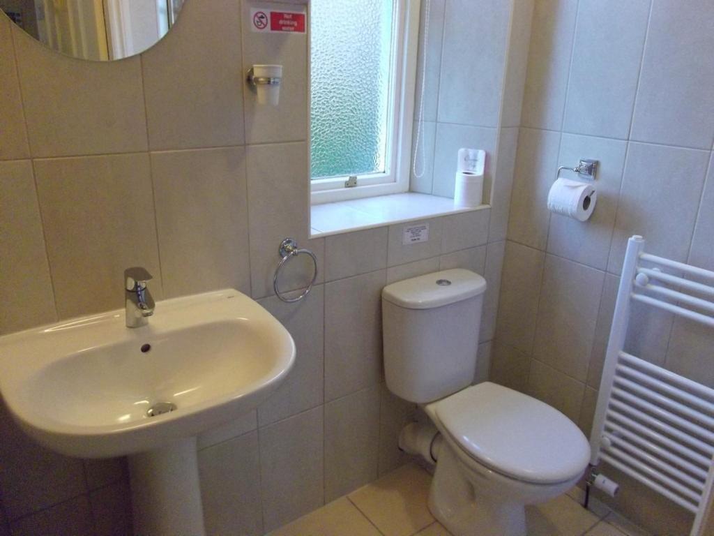 Holmlea Guest House Exclusively For Adults ウィンダミア エクステリア 写真